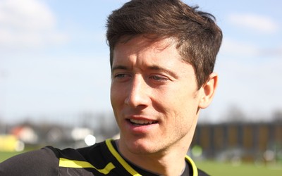 乐竞-久保建英赛后和球迷分享喜悦